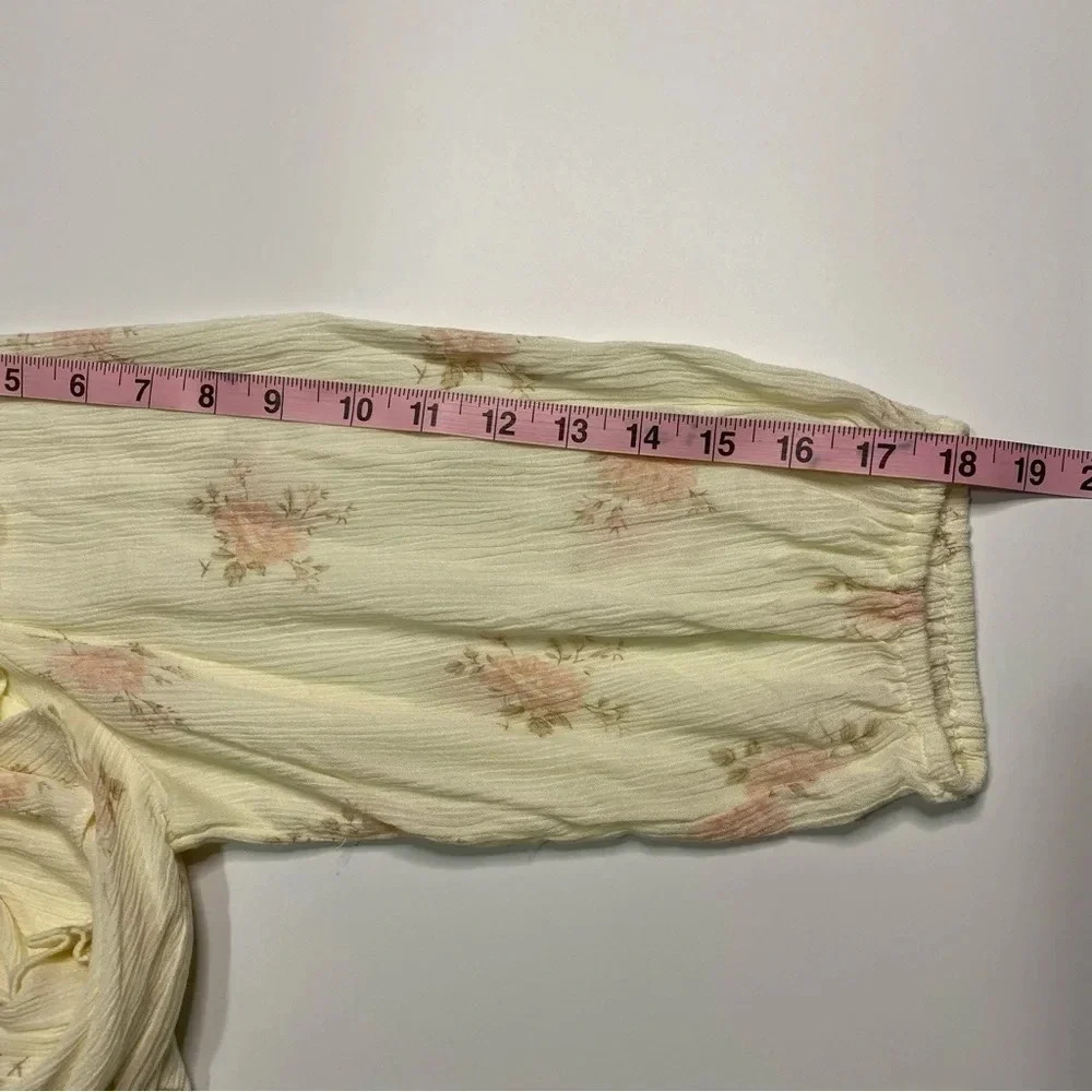 NEW BCBGeneration Medium Floral Ruffle Crossover Blouse - Picture 6 of 7